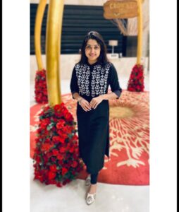 Sija Rose Instagram - A night of celebration ◾️
.
#team #royteam #soontorelease #waiting  #simple #black #dressing 
.
@sunilibrahim @jins_baskar @rajagopalanpankajakshan