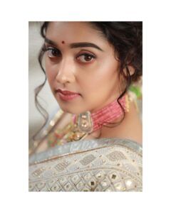 Sija Rose Instagram - ✨ ذرية 
.
Zariya
.

Photography& retouche @shafeek_aali_official_
Video cuts @sanuf_hussain_ 
Assistant's  @younus__s_  @krishnakanth.in

MUA : @abilashchickumakeupartist 
Attire : @thebrandstorebyfebitha 
Accessories: @bridal_jewellery_rental_peony
Pretty blouse: @babe_by_minnumariya
.
#saree #attire #traditional #ocean #oceaneyes #sijarose #instafashion