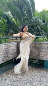 Sija Rose Instagram - Everything around just synced well!
.
Attire: @khajuraho_boutique_ 😍
Dolled up by @makeupbychristeena 🥰
.
Special mention to @keepitstylish_by_ammu  for making it happen! 🤗

📷: @angelo_rughas

Music: @rahulkrishnanmusic 

#flutemusic #flutecover #dance #flow #saree #onamvibes #dancecover #instareels #instagood #reels #reelsinstagram #tiktok #sijarose