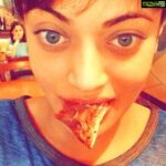 Sneha Ullal Instagram - Nutella Pizza at #pizzametropizza #hmmmmmmmm Want to express more but ill control.