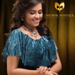 Sri Divya Instagram - Wearing a beautiful piece of jewelry makes you smile 🙂 @mspinkpantherjewel @prashun_photography