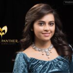Sri Divya Instagram - Simple yet Elegant..! 💛 @mspinkpantherjewel @prashun_photography