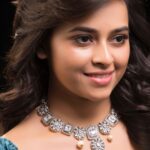 Sri Divya Instagram - Wearing a beautiful piece of jewelry makes you smile 🙂 @mspinkpantherjewel @prashun_photography