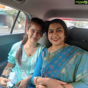 Suhasini Maniratnam Instagram - Started final day campaign for MNM torch symbol and Kamal .. early with akshara.  In Coimbatore