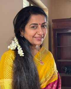 Suhasini Maniratnam Instagram - Poo mudichchu pottum vecchu kaanchi pattuduththi.