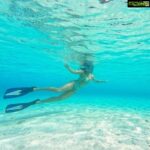 Sunny Leone Instagram - Finding @dirrty99 😊 . . . #SunnyLeone #waterbaby #ocean