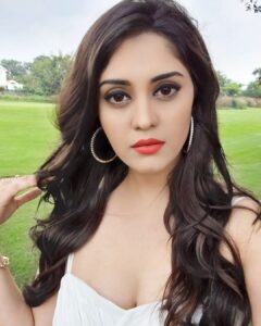 Surabhi Instagram - Love your Self-ie ;)