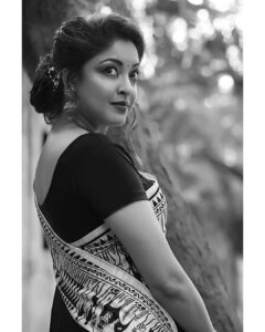 Tanushree Dutta Instagram - Embodying an old world charm!