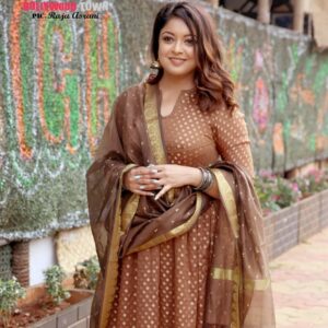Tanushree Dutta Instagram - My ethnic look yesterday by fashion designer Roselin @roselin_middleton Makeup by @makeupbykaminirajput Press conference venue @highjackversova