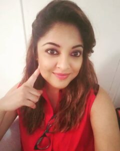 Tanushree Dutta Instagram - Just wondering if I should start a video blog to communicate with my fans,friends and wellwishers?? Discuss random topics,share info,inspire,motivate and general chit chat!! Hmmm..let's c...