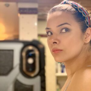 Udita Goswami Instagram - Siri, remove my makeup. 
Swipe right to see before and after. 👉🏼
