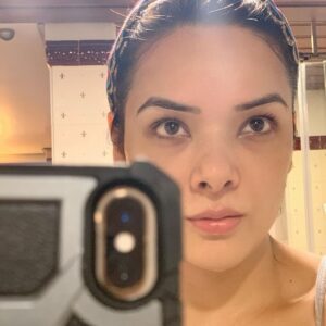 Udita Goswami Instagram - Siri, remove my makeup. 
Swipe right to see before and after. 👉🏼