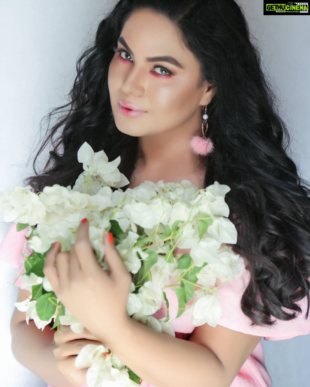 Veena Malik Instagram Goodmorning Goodvibesonly 💫⚡️ Beautifulworld Beautifulday 🥰😍🤩🥰😍🤩 7609