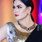 Veena Malik Instagram – hamāre zarf kā logoñ ne imtihān liyā 
zarā sī baat kā dil meñ malāl kyā rakhte 
#veenamalik