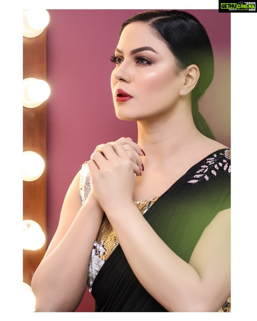 Veena Malik Instagram Never Lose An Opportunity Of Seeing Anything Beautiful For Beauty Is