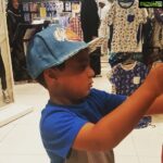 Veena Malik Instagram - ON A SHOPPING SPREE.... #shoppingspree #soloving #AbramKhan @iabramkhan 🕺❤💋👌👦
