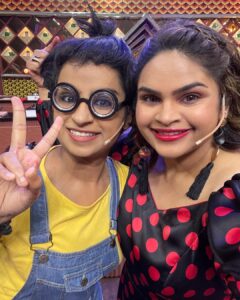 Vidyulekha Raman Instagram - Looking forward this week’s episode! Check out our Minion 😂😘💛 @sivaangi.krish 
.
.
.
.
.
.

#cookwithcomali #cookuwithcomali #cookwithcomali3 #vidyuraman #cookwithcomalividyu #vijaytvpugazh #vijaytelevision #vijaytv #trending #viral #explore #sivaangipugazh #cwc3 #cwc