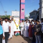 Vijay Vasanth Instagram - முன்னாள் பாரத பிரதமர் திரு ராஜீவ் காந்தி அவர்களின் பிறந்த நாளையொட்டி இன்று புதுக்கடை சந்திப்பில் அவரது திருவுருவப்படத்திற்கு மாலை அணிவித்து மரியாதை செலுத்தினேன். இந்நிகழ்ச்சியில் கிள்ளியூர் சட்டமன்ற உறுப்பினர் @mla_rajesh_kumar , கட்சித் தலைவர்கள் மற்றும் தொண்டர்கள் கலந்து கொண்டனர். Kanyakumari, India