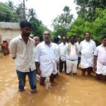 Vijay Vasanth Instagram - கன்னியாகுமரி மாவட்டம் குழித்துறை மற்றும் மார்த்தாண்டம் பகுதிகளில் கடும் மழை மற்றும் வெள்ள பெருக்கில் அவதியுறும் மக்களை சந்தித்து அவர்கள் தங்க வைக்கப்பட்டிருக்கும் முகாம்களை ஆய்வு செய்தேன். நிவாரண உதவிகள் குறித்து அதிகாரிகளிடம் ஆலோசனை மேற்கொண்டோம். Kanyakumari, India