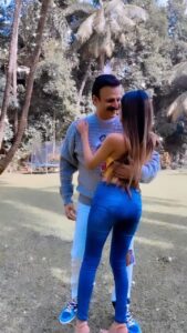 Vivek Oberoi Instagram - This Song is absolutely Love & Iconic🥰 m sure it must be one of Your Favs too…😻
N m lucky enough to do it with the Man himself @vivekoberoi ❤️
P.s : Btw Imagine you have a Crush on someone & Suddenly he appears from nowwhere😻🤪 what would you do?? i dare you to tag ur Crush🙊🔥