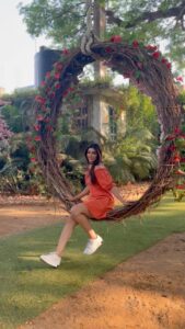 Akanksha Puri Instagram - Aawaara hoon 😍❤️ 
.
.
#reels #aawarahoon #oldsongs #video #bts #nofilter #raw #trending #love #lifestyle #fun #goodvibes #reelitfeelit #reelsinstagram #happy #song #beingme #akankshapuri #❤️