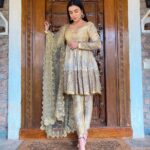 Ankitta Sharma Instagram - 𝗝𝗲 𝘁𝘂 𝗮𝗸𝗵𝗶𝘆𝗮𝗻 𝗱𝗲 𝘀𝗮𝗮𝗺𝗻𝗮𝘆 𝗻𝗮𝗶 𝗿𝗲𝗵𝗻𝗮, 𝘁𝗲 𝗯𝗶𝗯𝗮 𝘀𝗮𝗮𝗱𝗮 𝗱𝗶𝗹 𝗺𝗼𝗿𝗵 𝗱𝗲.. 🥀