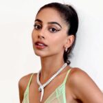 Banita Sandhu Instagram - getting ready for the #BulgariSerpenti party 🐍 💇🏽‍♀️ by @hairbyhasanuzun at @inanchlondon 💄 by moi 💋 ✨ by @bulgari The Serpentine