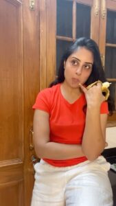 Bhanushree Mehra Instagram - Mil vs Dil 😅
.
.
.
.
.
.
.
#mildil #mrsmehra #daughterinlaw #miljokes #comedyreels