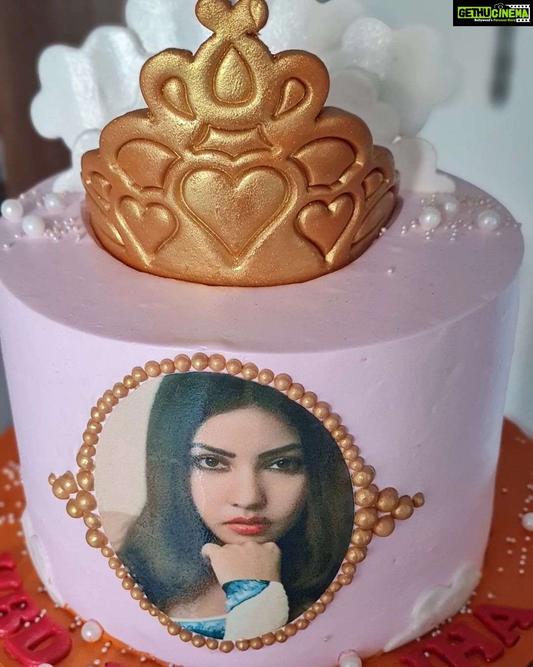 Anniversary Cake For @komal.navdeepkaur Mrs. India World 2021 @mrsindiainc  Mrs. World 2022 Best National Costume Winner & Semi Finalis... | Instagram