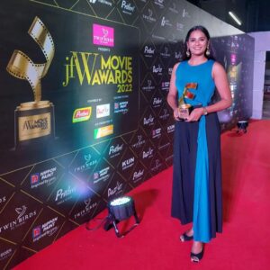 Lakshmi Priyaa Chandramouli Instagram - A big thanks to @jfwdigital for this 'Best Actress - Special Recognition' award for Sivaranjaniyum Innum Sila Pengalum. Very very happy to receive the award from the person who is the reason for this whole thing,  @directorvasanth.official sir! Congratulations to all the other winners.
Styled by @navadevi.rajkumar
MUAH @chisellemakeupandhair
Wearing @sameenasofficial
 #JFWCinemaAwards2022 #StyleWithNava #BestActress #SISPOnSonyLiv #GratitudeAlways #ThankYouUniverse #OnwardsAndUpwards #ActorsLife