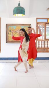 Navya Nair Instagram - Sharing a little piece of art close to my heart, that I did along with dear @bijudhwanitarang to the rhythm of my most favorite track from Oruthee. Bombay Jayashree mam has been an absolute favorite and I consider it an honor to have been able to give life to voice on screen through the divine track ‘Kannuneeral’. The song has moves directed by Prasanna master and Thiruvathira arranged soulfully by Sreedevi Varma teacher.  We look forward to seeing your versions of this choreography. Let’s dance together ♥️😊… 

Videography and cuts : @ameensabil 

#DanceWithOruthee #DanceReel #ReelRemix #Reels #ReelsInstagram #DanceWithMe #Oruthee