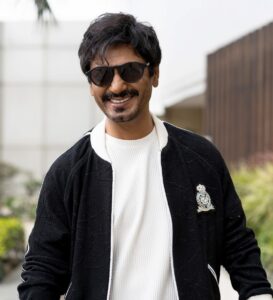 Nawazuddin Siddiqui Instagram - ... and now the Photographer says “One natural  laughing pose”, so I ACTED laughing naturally.

NOTE: Sometimes I feel that, We are here not to live, but Demonstrate to be Living.