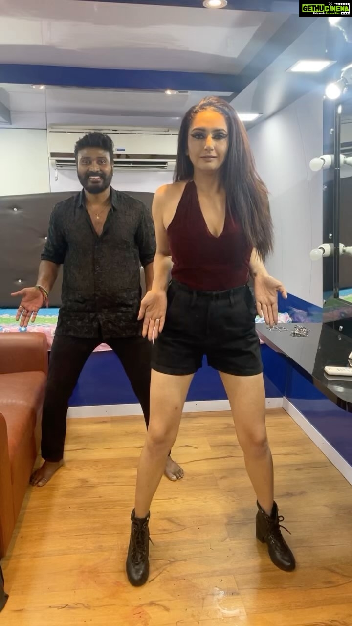 Ragini Devedi Xxx Sex Photos - Actress Ragini Dwivedi Top 100 Instagram Photos and Posts - Gethu Cinema