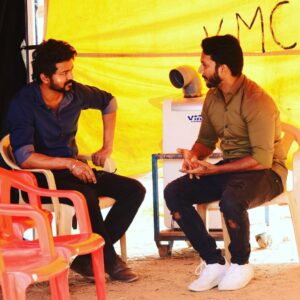 Sathish Krishnan Instagram - Master days with the MASTER JD. A memorable chat glad I have pic . #thalabthyism