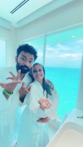 Shanthanu Bhagyaraj Instagram - #kachabadam 😬👫
Allll the way from #maldives 🐬
#trendingreels 
@touronholidays @kandima_maldives @oneaboveglobal
