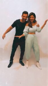 Shilpa Shetty Instagram - The reunion we didn’t know we needed 🥳💃🏻🕺😋 @filmy.mirchi . . . . . . #reelitfeelit #reelsinstagram #explore #shutupandbounce #friends #instagramreels #shapeofyou #PintolaShapeOfYou