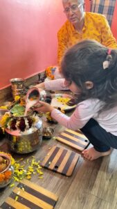 Soha Ali Khan Instagram - Herath Mubarak 
Happy Mahashivratri to all
Wishing peace, happiness, love and light to all 
Om Namah Shivaay 
#mahashivratri #family #love