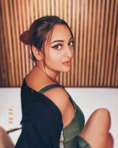 Sonakshi Sinha Instagram - Can we start the weekend over again? I wasn't ready.