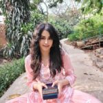 Adah Sharma Instagram - Give me Songs To play on the Kalimba 🎵🎶 Sochne ka maukaa na diyaaaaa haiii ,,,,, Butttttt i still managed to Overthink 🤣🤓 , , , , 😘😘 for all the pyar on the chand baliyaan cover ❤❤❤ #100YearsOfAdahSharma #adahsharma