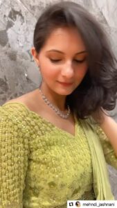 Ashwathy Warrier Instagram - #Repost @mehndi_jashnani with @make_repost
・・・
#MJstyling 

So @ashwathyravikumar flew down from London to surprise her friend for his wedding reception & wanted to be styled in something Indian! 🤩
I chose this beautiful green monotone look for her along with a statement solitaire necklace keeping it chic & classy! ✨
She was super excited to wear a saree after so long & looked like a doll, completely effortless🤍

Outfit by @sruthikannath22 💛

#ootd #stylefile #personalstylist #wardrobeconsultant #ashwathy #ashwathyravikumar #ashwathywarrier #actor #model #london #india #chennai #UK #green #saree #partywear #blouse #designer #designersarees #elegant