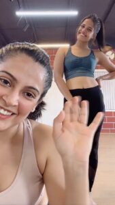 Disha Pandey Instagram - 💃🏻💃🏻
.
. 

Song by :  @simirankaur_dhadli 
Choreographed by : @kiran_dmentors 
#sahiba #kiranchoreography #reels #reelsinstagram #explore