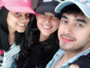 Disha Pandey Instagram - “They say that no matter how old you become, when you are with your siblings, you revert back to childhood”

#happysibblingsday
@xkhush_ 
@theshuk1 
@abir4444 
@xid_shandilya 
@nakshatra.pandey 
@mithuismeeee 
And chikooooo
