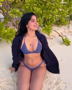 Divya Bharathi Instagram - Sun, sky, sea….in the mood of maldiveees🌊🏝🦈