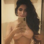 Divya Bharathi Instagram – Do y’all take a lot of selfies? 🙄