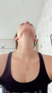Esha Deol Instagram - It’s called the flirty cardio 😜 

Why? 
u stretch your jaw & kiss 💋 

I usually prefer working on my jawline during my cardio sessions

#fridayvibes #summertime #weekend #cardio #jawline #workout #stayfit 💪🏼🧿