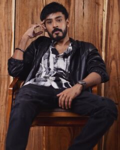 Leon James Instagram - 🤨

@p2click.in @shrishti_makeover_by_shobi #Styledbytaashvi
