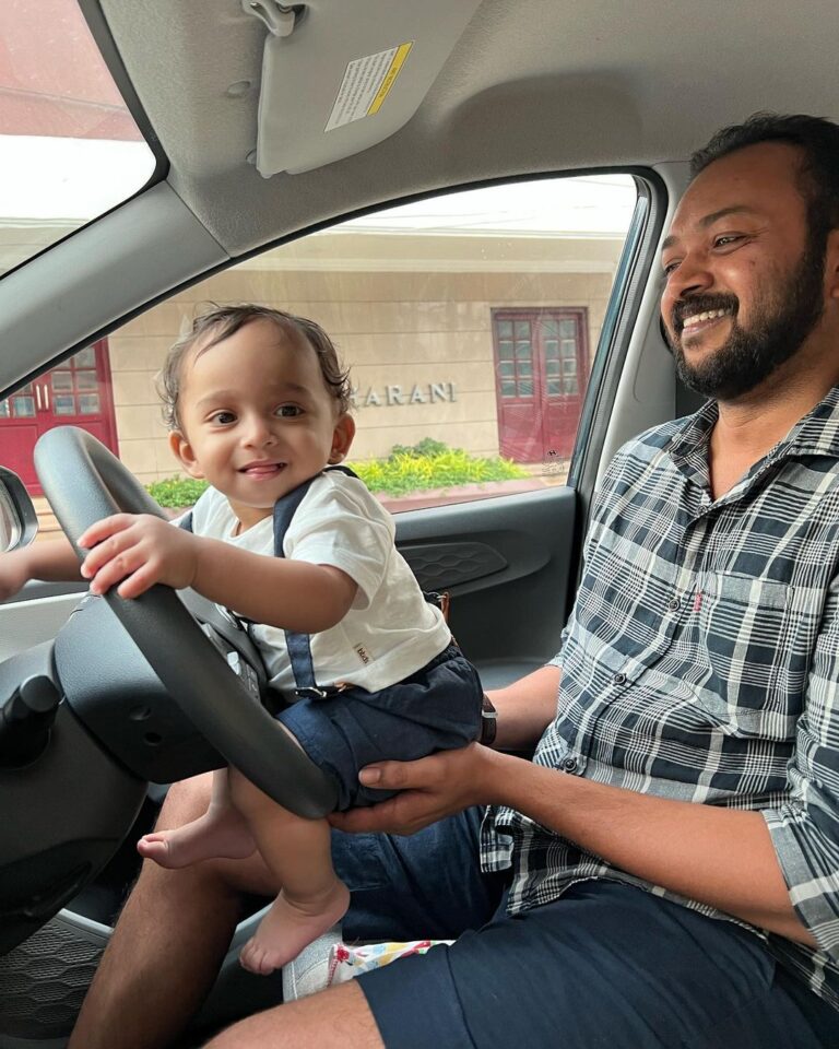 Miya George Instagram - When mama goes shopping leaving baby with papa ☝️this happens 🤦‍♀️ #daddythings #daddysboy #tinyfourwheeler @ashphilipo