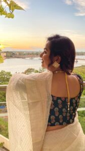 Mrudula Murali Instagram - Just•

Saree @thepanagia 
Blouse @thaiyalpura 
Jewellery @pureallure.in