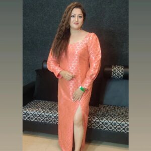 Rekha Krishnappa Instagram - #vijaytvawards2022 
❤️
Costume designed by:  @sanjay__fashionboutique

Hairstyle: 
@muthulakshmi

Makeup: 
@rekhakrishnappa
😜

You can see that I am taking out the name quite often, @sanjay_fashionboutique
but yes it gives me great pleasure to say that the boutique has really talented people so order your dress soon and get your dresses delivered on time.👍🤟✨

Any kind of dress, frocks, gowns, traditional or modern,  mainly blouses with aari work, that's their speciality. 
So order online and get the dress done... Contact them for ideas of styling.👍✨✨