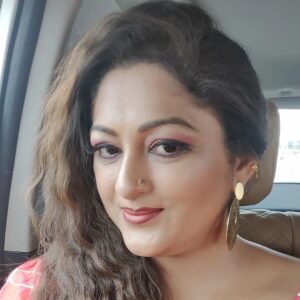 Rekha Krishnappa Instagram - #vijaytvawards2022 
❤️
Costume designed by:  @sanjay__fashionboutique

Hairstyle: 
@muthulakshmi

Makeup: 
@rekhakrishnappa
😜

You can see that I am taking out the name quite often, @sanjay_fashionboutique
but yes it gives me great pleasure to say that the boutique has really talented people so order your dress soon and get your dresses delivered on time.👍🤟✨

Any kind of dress, frocks, gowns, traditional or modern,  mainly blouses with aari work, that's their speciality. 
So order online and get the dress done... Contact them for ideas of styling.👍✨✨